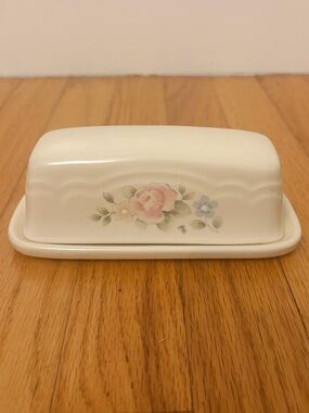 VTG Pfaltzgraff Tea Rose Butter Dish Covered White Floral Pink Blue OS